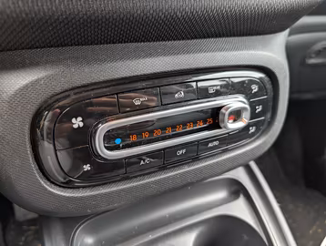 Smart fortwo passion NAVI SHZ MEDIA LEDER TEMPOMAT Vorschaubild 7