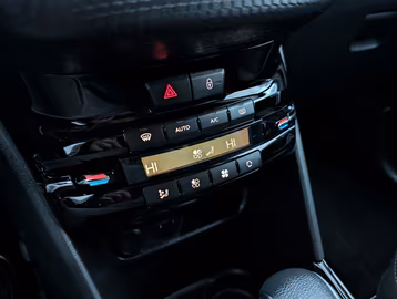 Peugeot 2008 Allure NAVI. KAMERA. AUTOMATIK. LED Vorschaubild 12