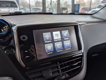 Peugeot 2008 Allure AUTOMATIK. NAVI. PDC. TEMPOMAT Vorschaubild 13