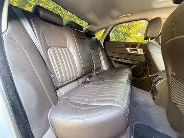 Jaguar XF 20d Portfolio PANO. NAVI. SHZ. Kamera Vorschaubild 10
