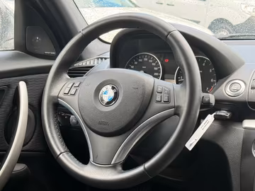 BMW 116i Automatik XENON. SHZ. PDC. HARMAN/KARDON Vorschaubild 12