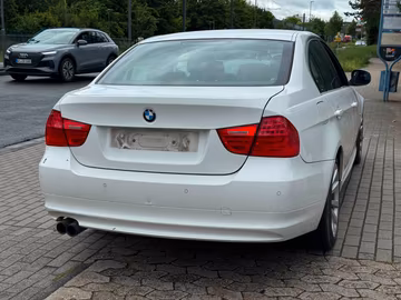 BMW 325d ConnectedDrive PDC. M-Lenkrad. Klima Vorschaubild 6