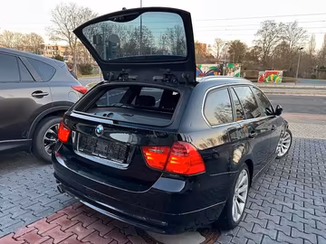 BMW 320d PanoBi-Xenon-Navi-Dachhimmel schwarzM-Sport Vorschaubild 8