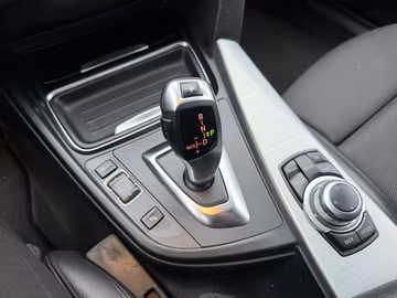 BMW 320d xDrive GT Sport Line PANO. HUD. Kamera Vorschaubild 8