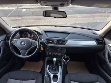 BMW X1 18d sDrive Automatik Becherhalter TÜV NEU Vorschaubild 8
