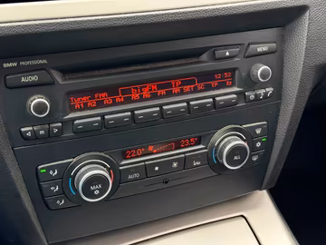 BMW 325d ConnectedDrive PDC. M-Lenkrad. Klima Vorschaubild 9