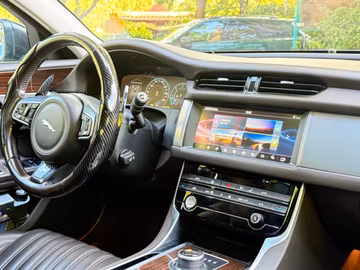 Jaguar XF 20d Portfolio PANO. NAVI. SHZ. Kamera Vorschaubild 11