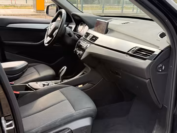 BMW X1 sDrive16d Advantage NAVI. Kamera. SHZ. DKG Vorschaubild 9