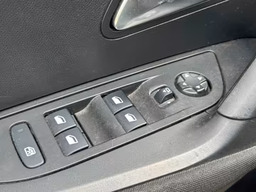 Peugeot 2008 AHK. Kamera. PDC. LED. Klima Vorschaubild 24