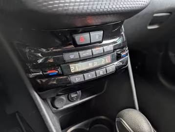 Peugeot 2008 Allure AUTOMATIK. NAVI. PDC. TEMPOMAT Vorschaubild 14