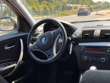 BMW 118i Advantage AUTOM. SHZ. PDC. TEMPOMAT Vorschaubild 13