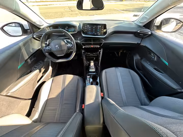 Peugeot 208 Allure Automatik. LED. Kamera. Keyless Vorschaubild 5