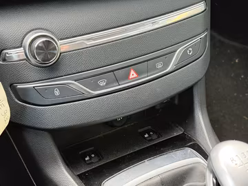Peugeot 308 1.2 e-THP Active 1.Hand. SHZ. PDC. NAVI Vorschaubild 15