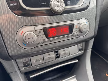 Ford Focus CC Titanium 2.0. SHZ. XENON. KEYLESS Vorschaubild 11