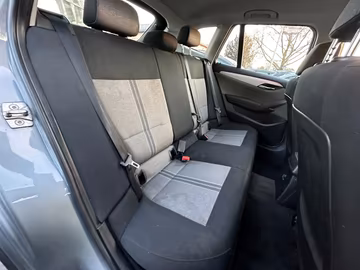 BMW X1 18d sDrive Automatik Becherhalter TÜV NEU Vorschaubild 7