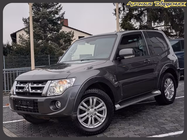 Mitsubishi Pajero Intense *4x4*LEDER*XENON*SHZ*NAVI*KAMERA* Baujahr 2013 (165.017 km, Diesel, 200 PS) - Gebrauchtwagen bei Autohaus Dörrschuck Mainz