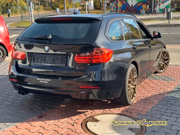 BMW 328 i Touring Sitzh*Klimaaut* Bi-Xenon* Navi* Vorschaubild 4