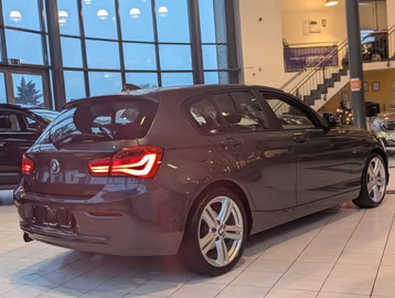 BMW 118i Sport Line *LED*NAVI*SHZ*PDC*AUTOMATIK* Vorschaubild 5